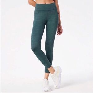 Outdoor Voices TechSweat 7/8 leggings in Evergreen. Size XL
